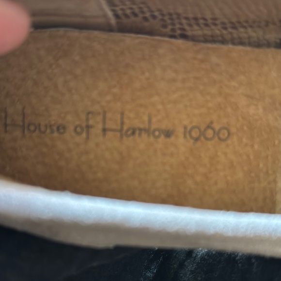 House of Harlow 1960 Gray Flats - Picture 4 of 6